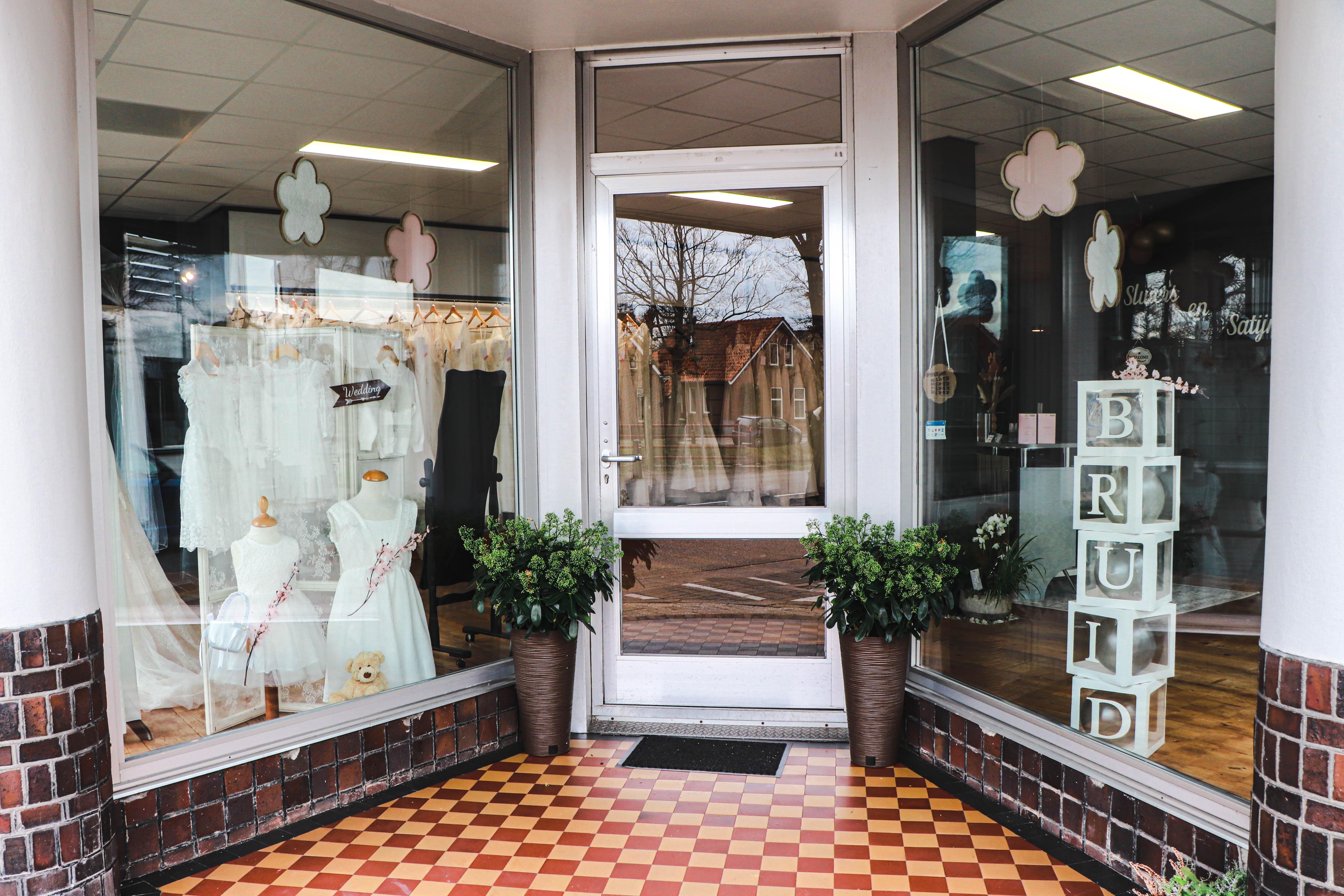 Bruidssalon Sluiers en Satijn